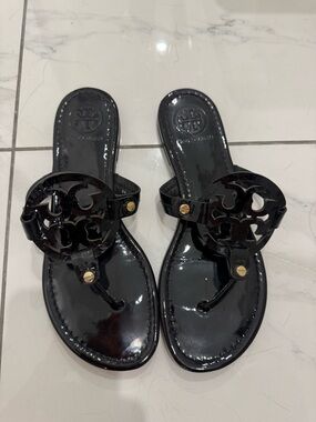 Tory Burch Black Miller Patent Leather Thong Sandals. Size US7